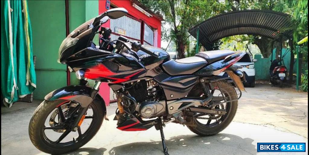 Bajaj Pulsar 220F BS6