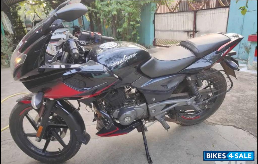 Bajaj Pulsar 220F BS6