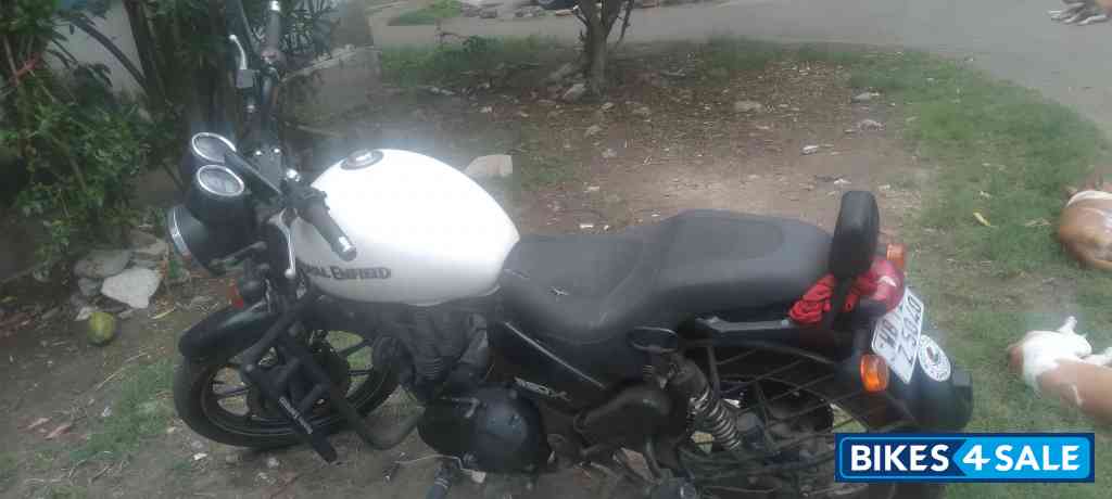 White Royal Enfield Thunderbird X 350