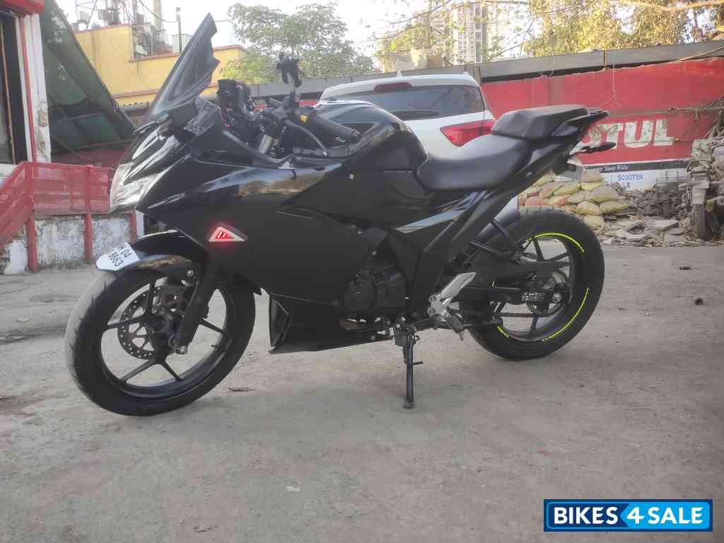 Black Suzuki Gixxer SF BS6
