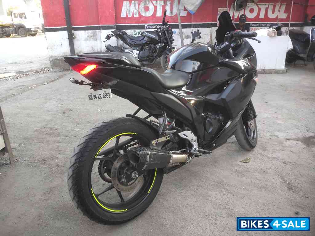 Black Suzuki Gixxer SF BS6
