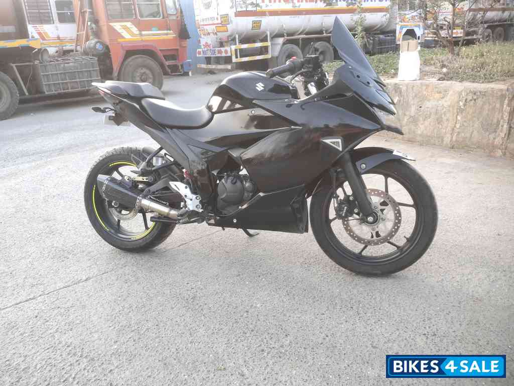 Black Suzuki Gixxer SF BS6