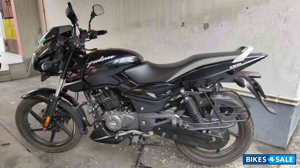 Bajaj Pulsar 150 Neon BS6