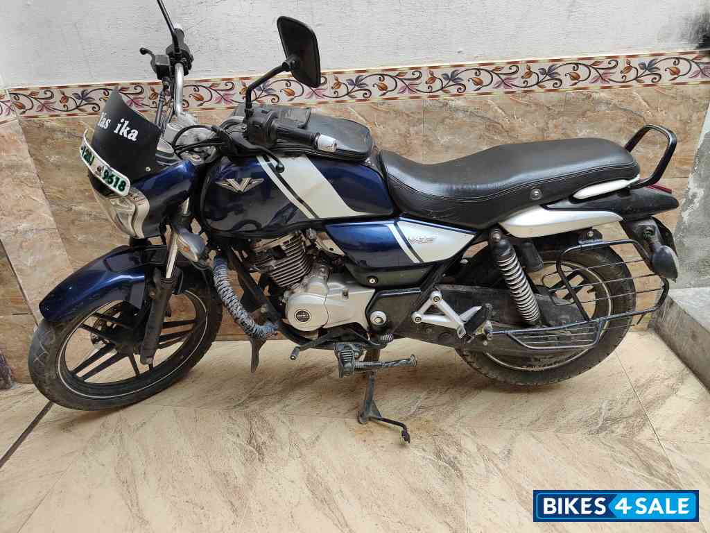 Bajaj V15