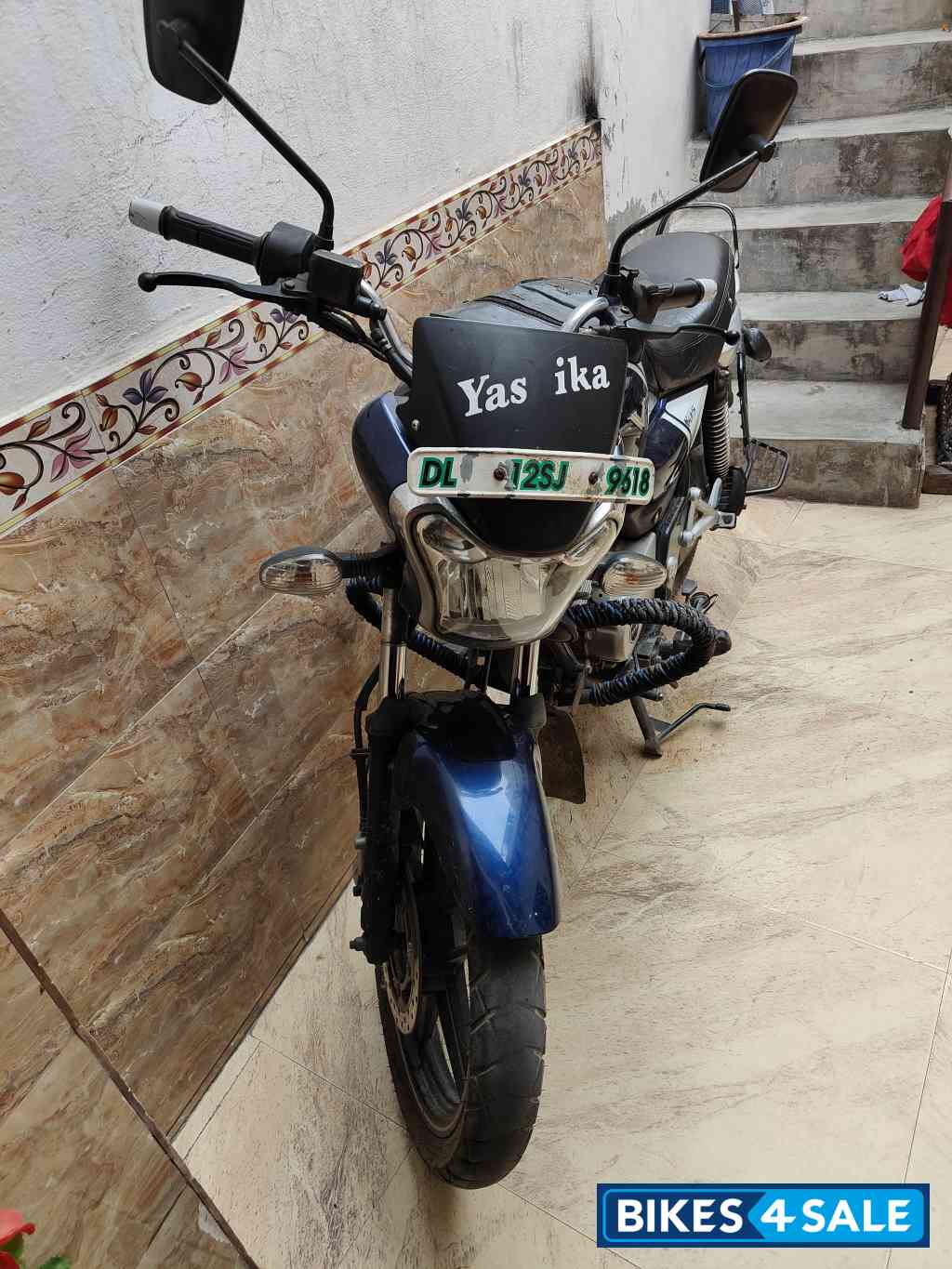 Bajaj V15