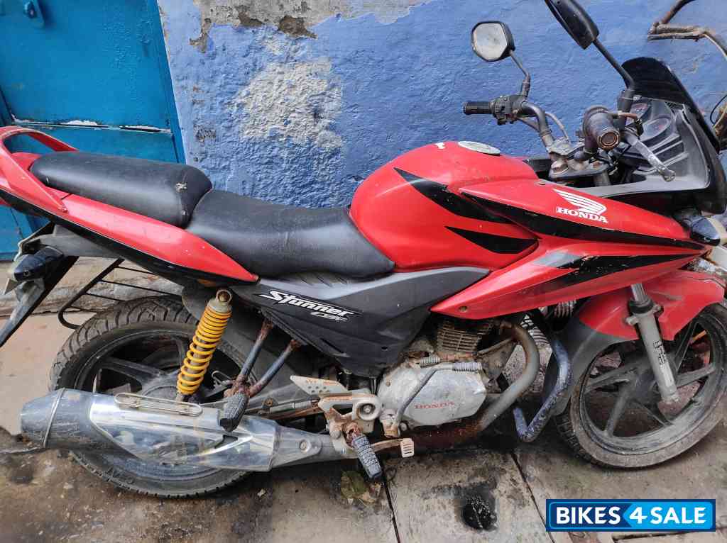 Red Honda CBF Stunner