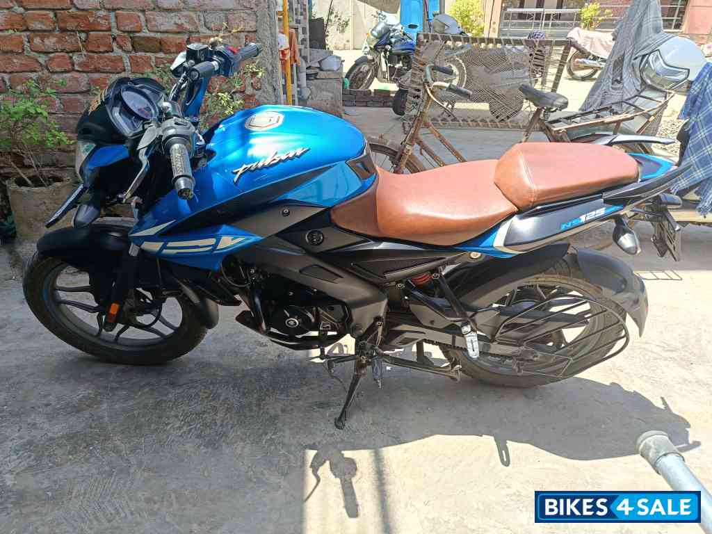 Blue Bajaj Pulsar NS 125