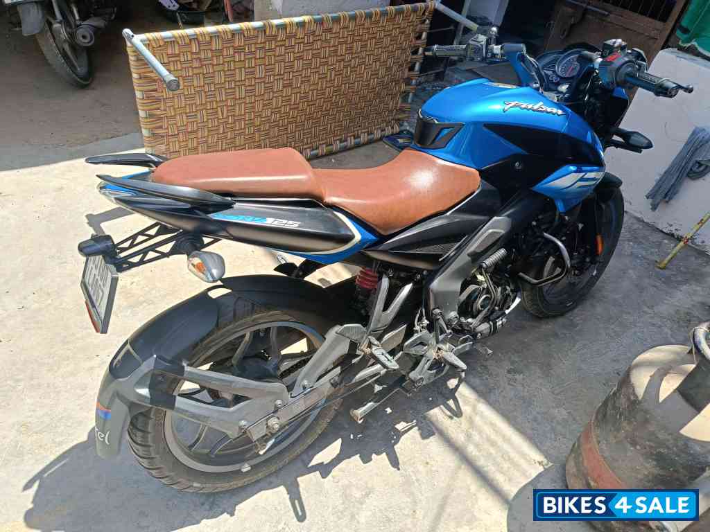 Blue Bajaj Pulsar NS 125