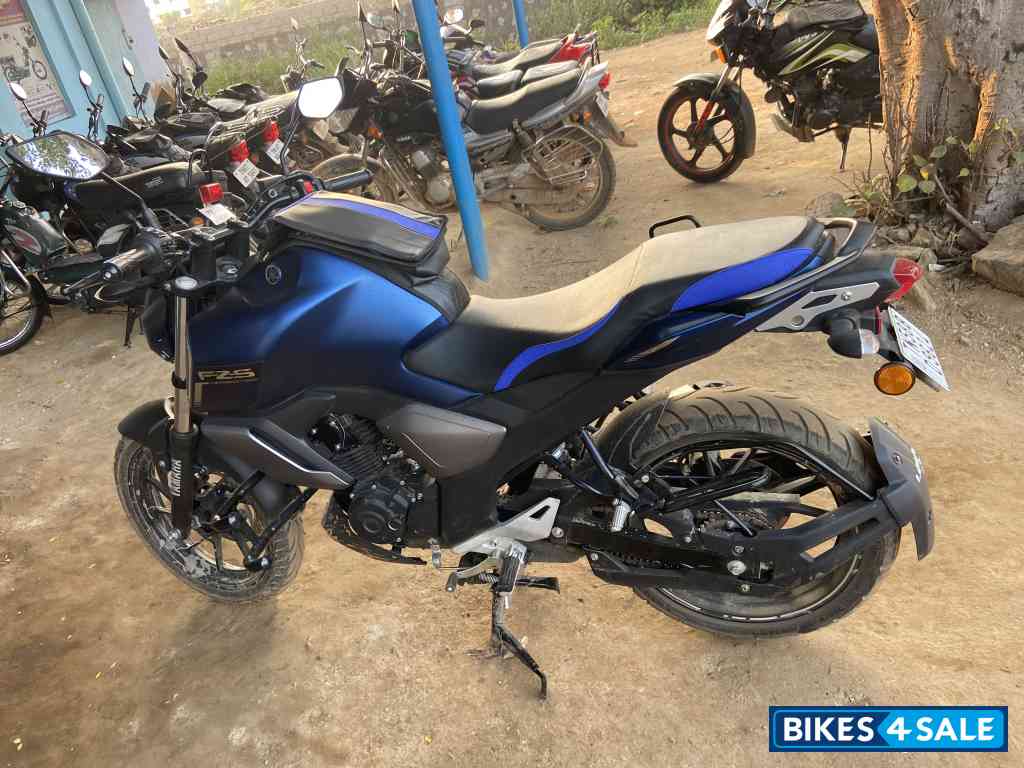 Blue Yamaha FZ-S FI V3