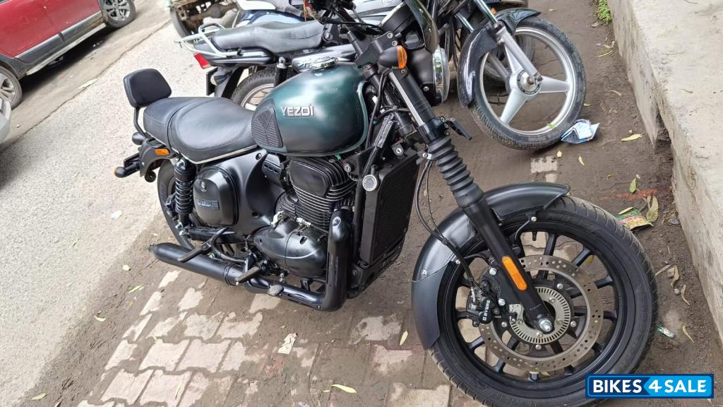 Yezdi Roadster Hunter green