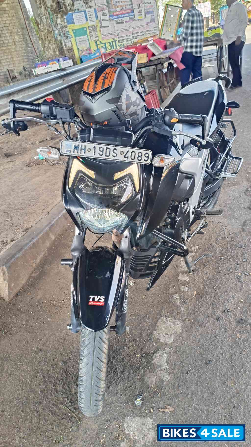 TVS Apache RTR 160 4V BS6