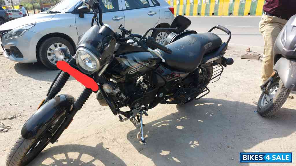 Black Bajaj Avenger Street 160 BS6