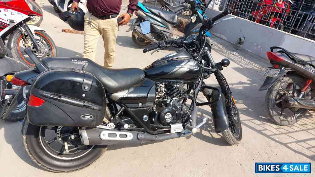 Black Bajaj Avenger Street 160 BS6 Black Bajaj Avenger Street 160 BS6