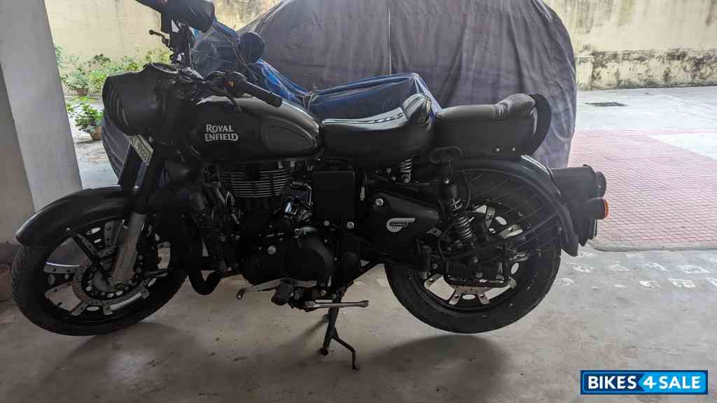Royal Enfield Classic Stealth Black