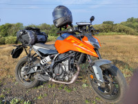 Orange KTM Duke 250 2024