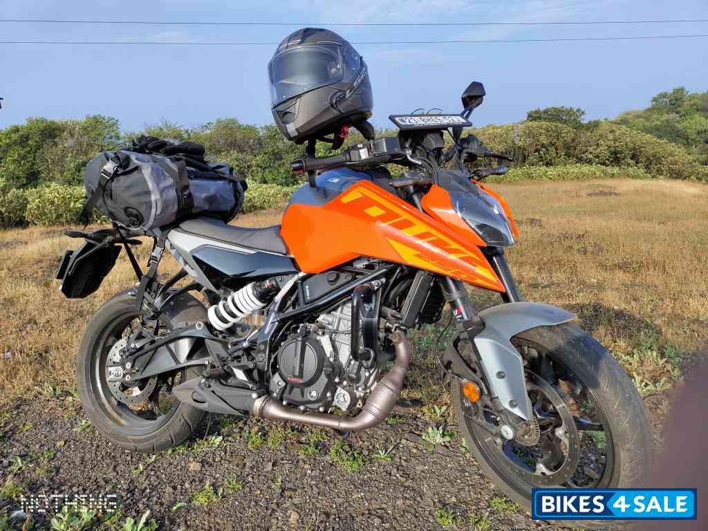 Orange KTM Duke 250 2024