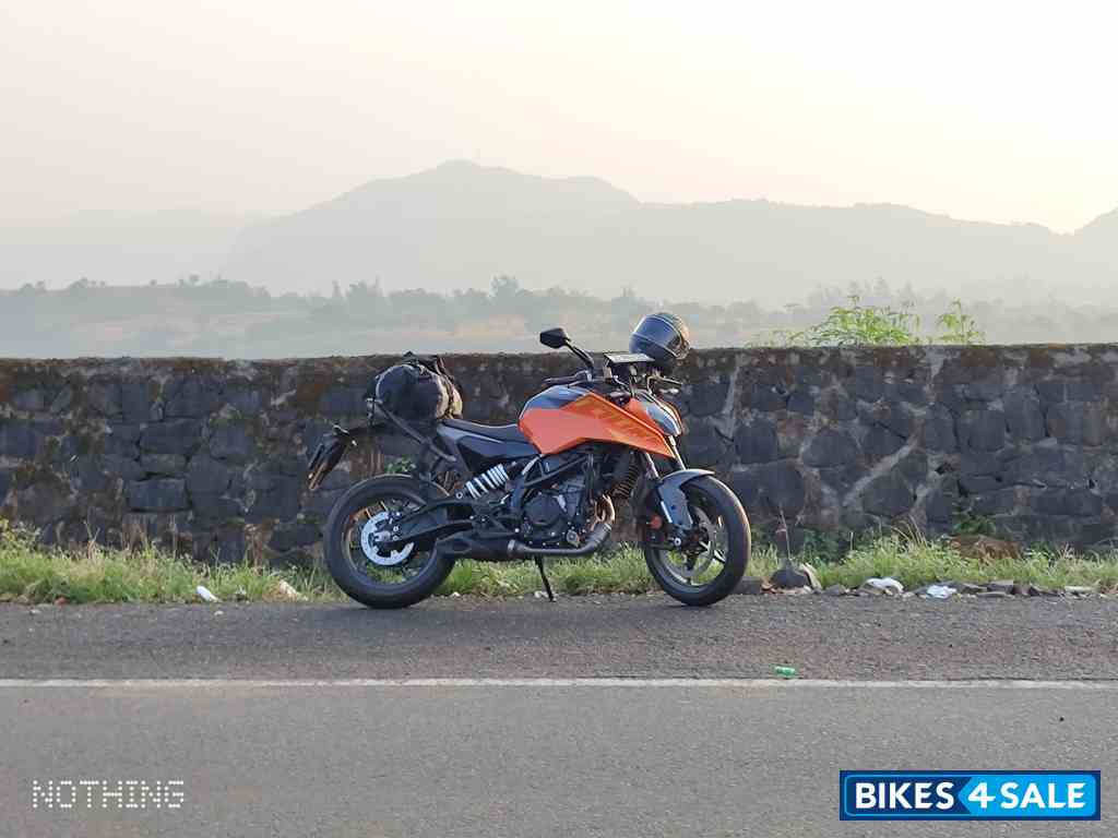 Orange KTM Duke 250 2024