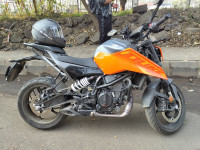 Orange KTM Duke 250 2024