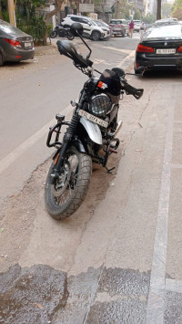 Yezdi Scrambler Dual Tone