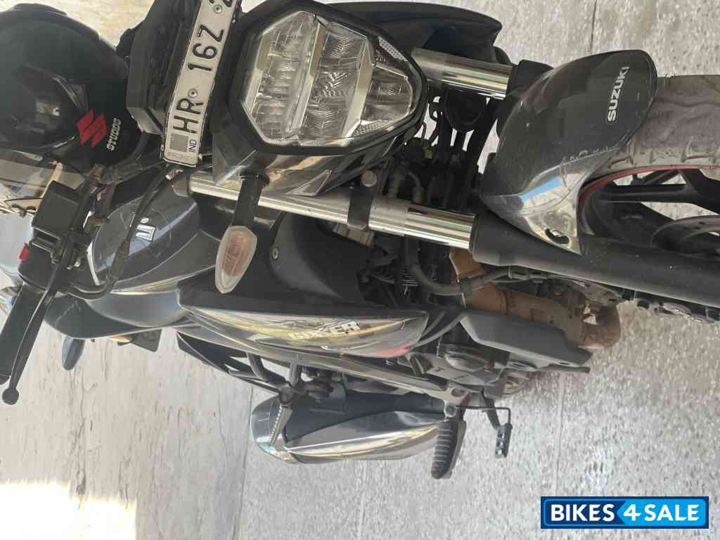 Black Suzuki Gixxer BS6