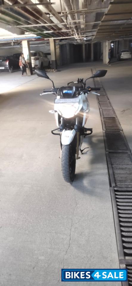 White TVS Apache RTR 200 4V Race Edition 2.0