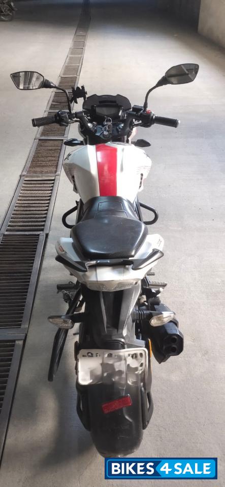 White TVS Apache RTR 200 4V Race Edition 2.0