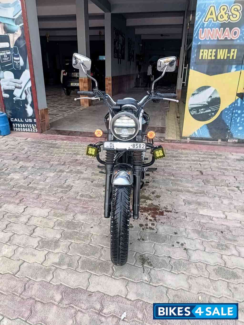 Pearl Night Star Black Honda Hness CB350 DLX