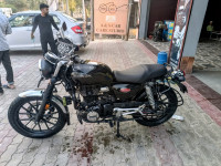 Pearl Night Star Black Honda Hness CB350 DLX