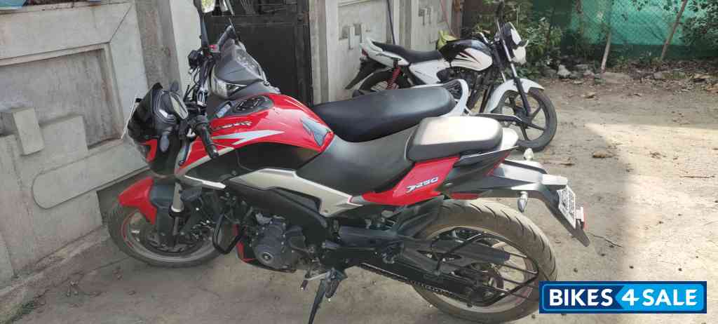 Red Bajaj Dominar 250