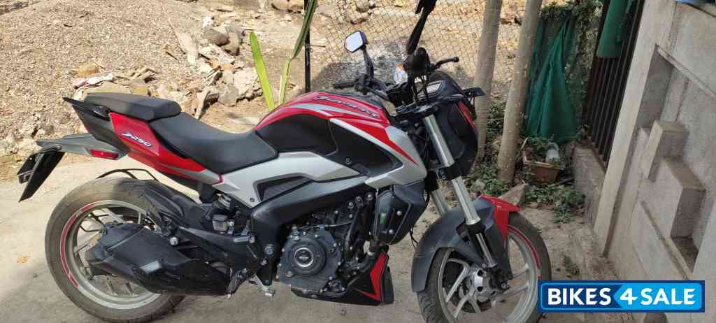 Red Bajaj Dominar 250