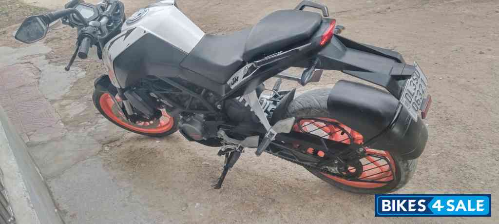 Black And White KTM Duke 200