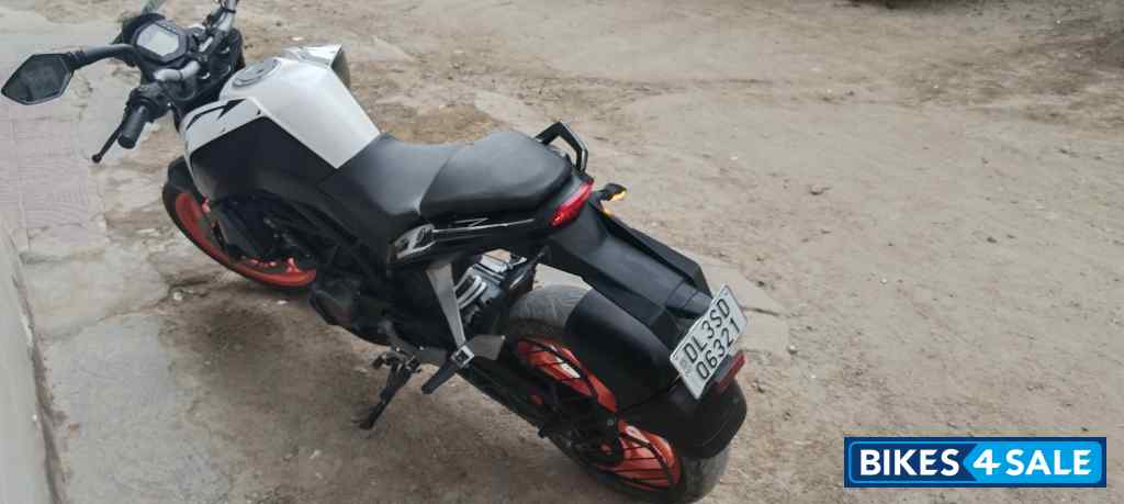 Black And White KTM Duke 200