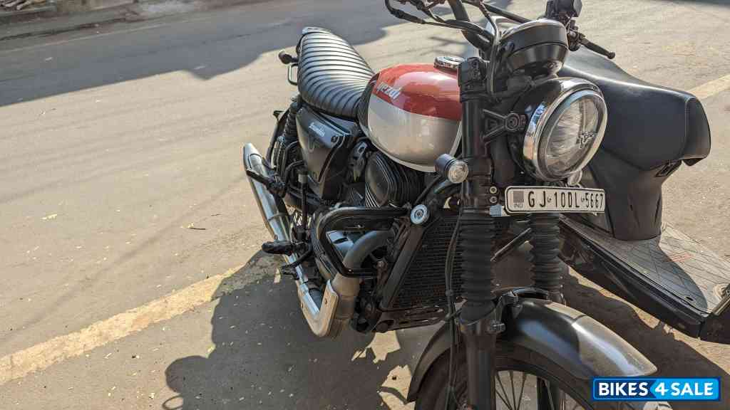 Red Yezdi Scrambler Dual Tone