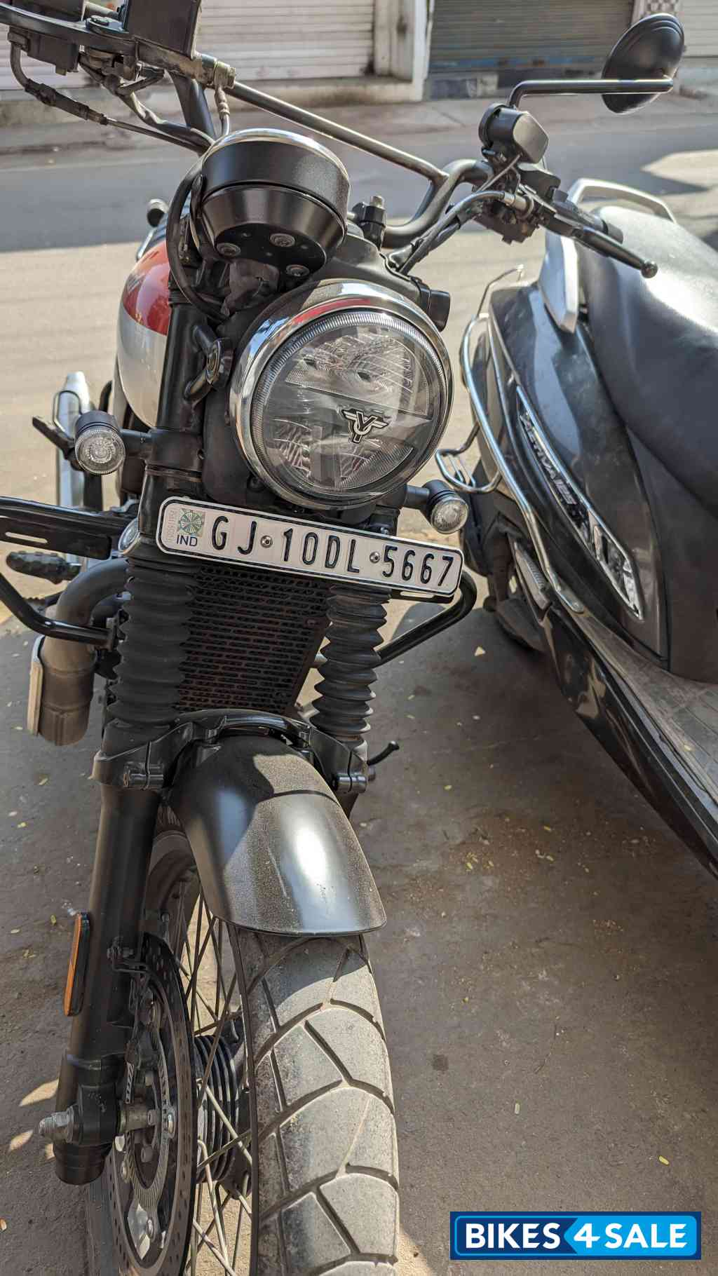 Red Yezdi Scrambler Dual Tone