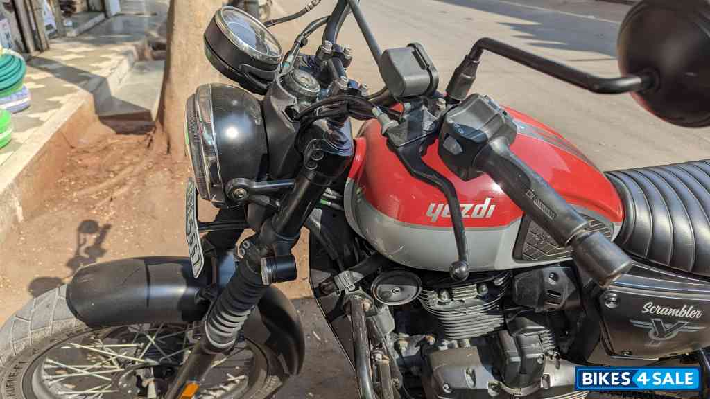 Red Yezdi Scrambler Dual Tone