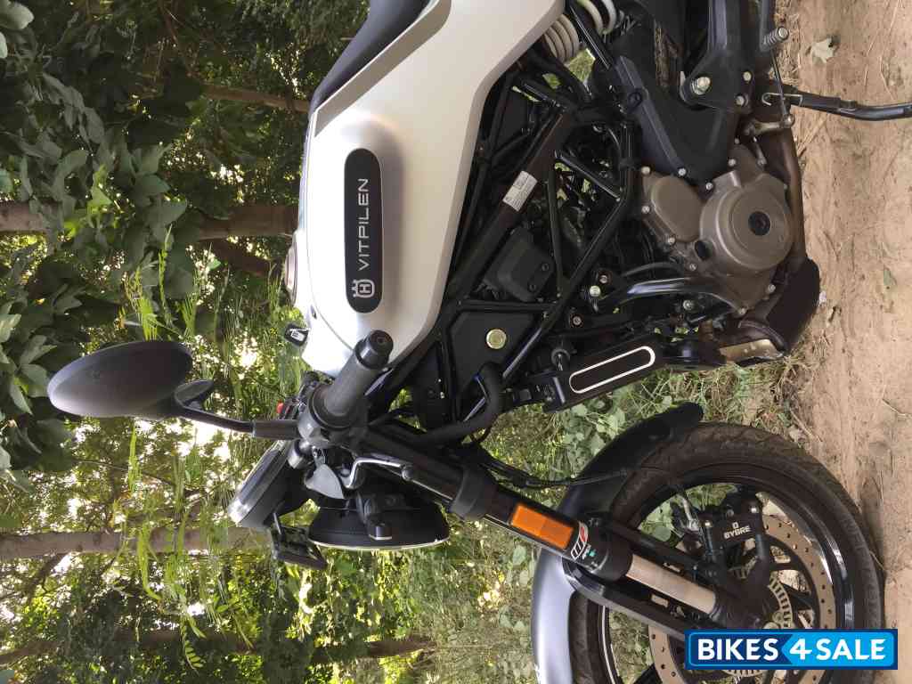 Silver And Black Husqvarna Vitpilen 250 2022