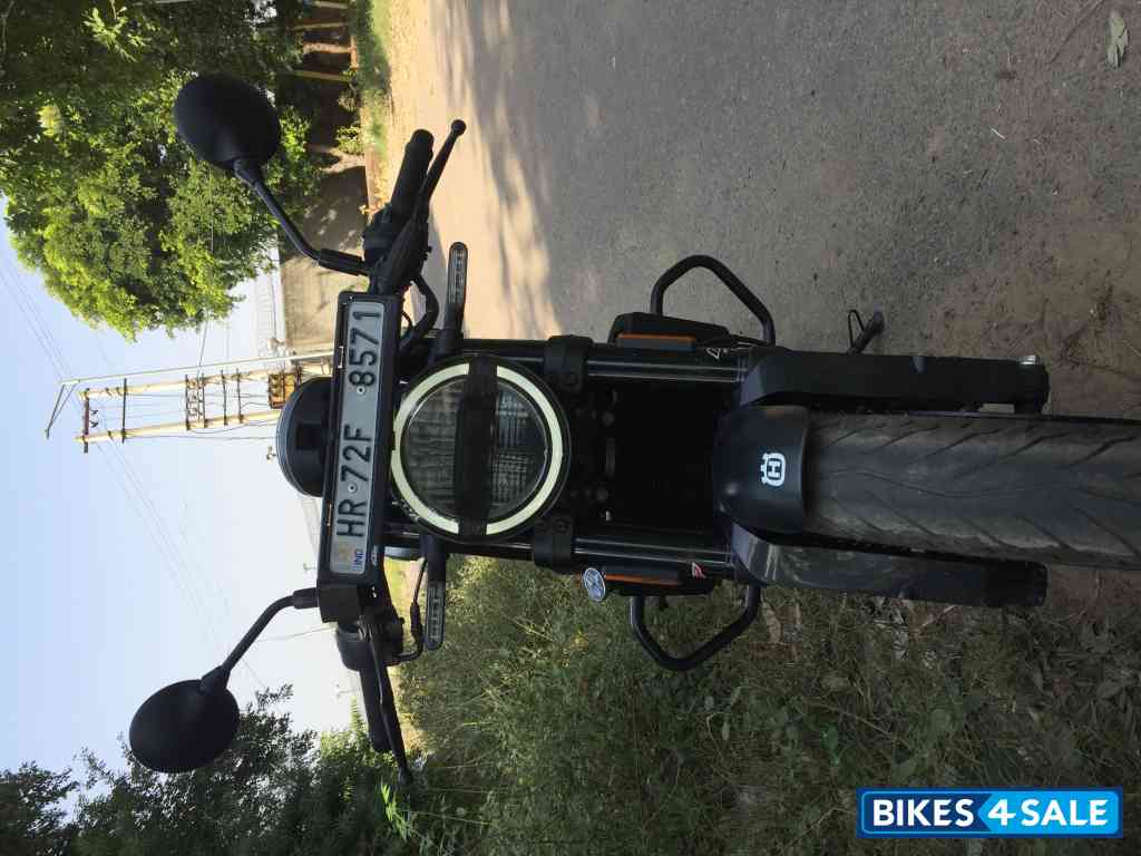 Silver And Black Husqvarna Vitpilen 250 2022 Silver And Black Husqvarna Vitpilen 250 2022