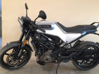 Silver And Black Husqvarna Vitpilen 250 2022