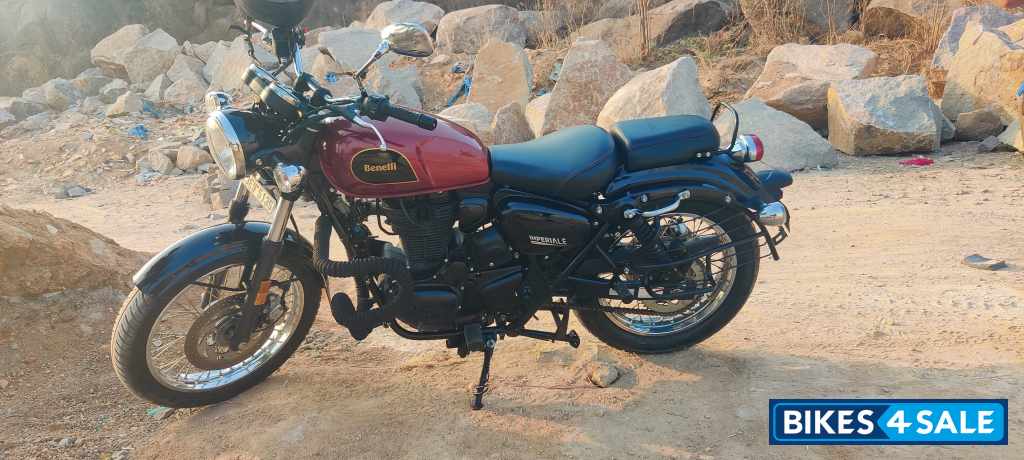 Red Benelli Imperiale 400 BS6