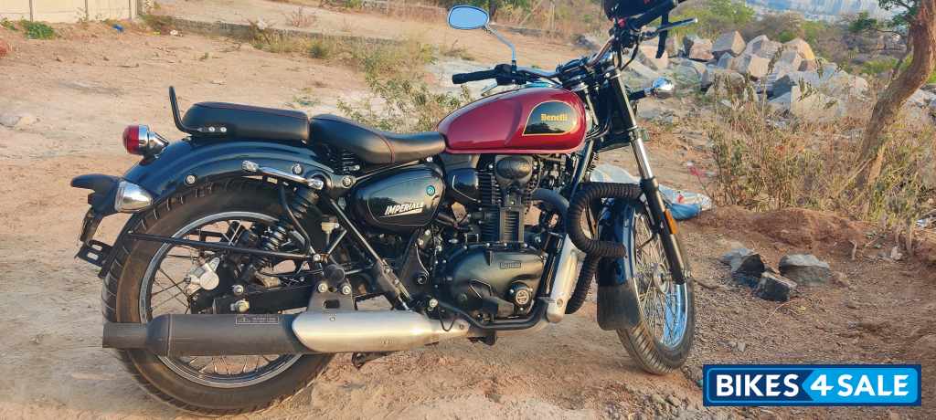 Red Benelli Imperiale 400 BS6