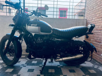 Dual Tone Mean Green Yezdi Scrambler Dual Tone