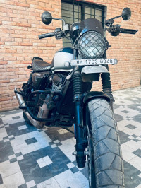 Dual Tone Mean Green Yezdi Scrambler Dual Tone