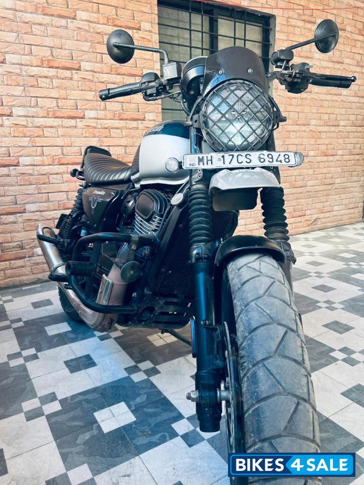 Dual Tone Mean Green Yezdi Scrambler Dual Tone