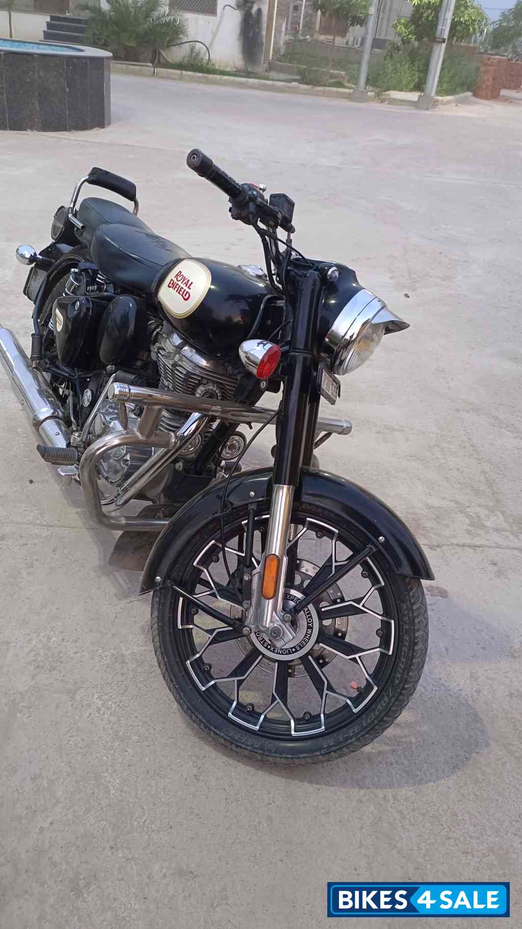 Black Royal Enfield Classic 350