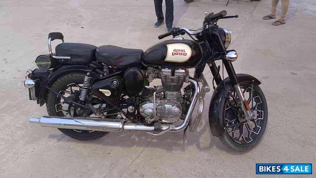 Black Royal Enfield Classic 350