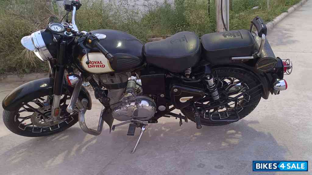 Black Royal Enfield Classic 350