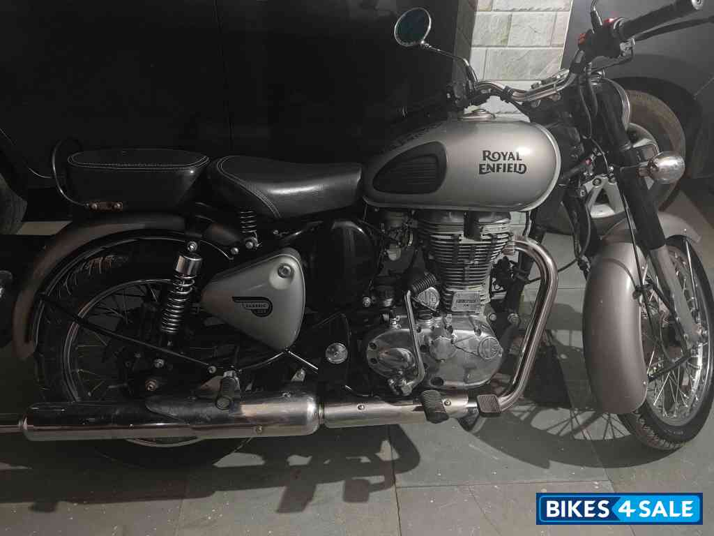 Gun Metal Grey Royal Enfield Classic Gunmetal Grey