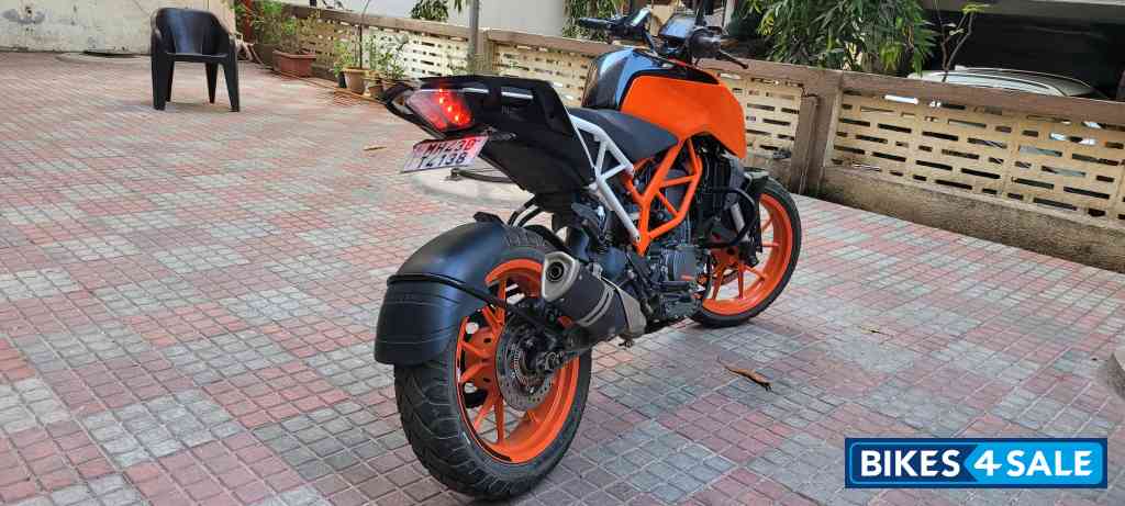 Electric Orange KTM Duke 390