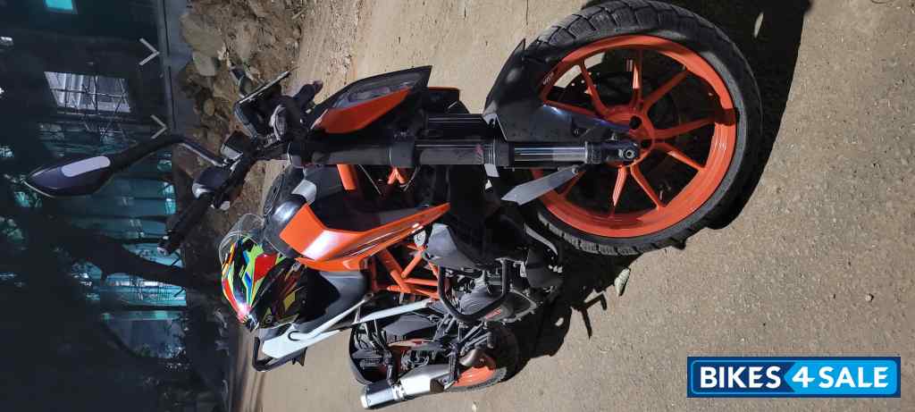 Electric Orange KTM Duke 390