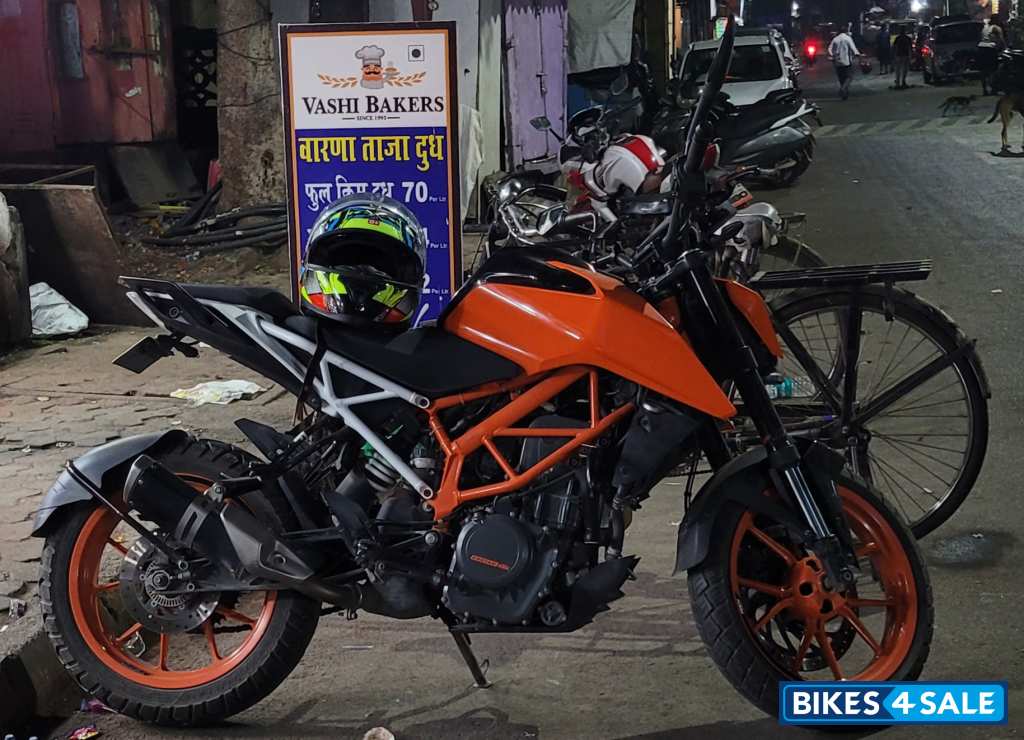 Electric Orange KTM Duke 390